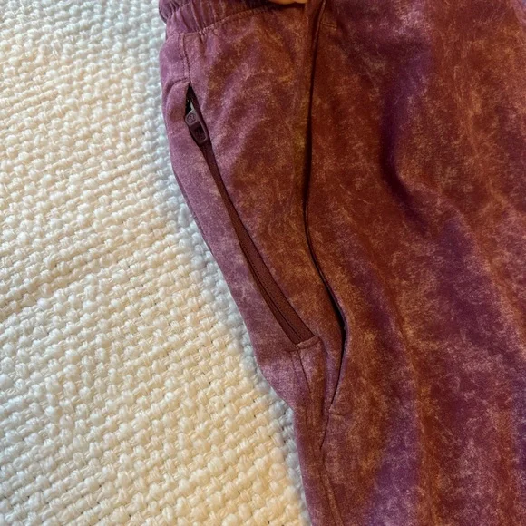 lululemon Men's Pace braker short 9” liner in gravel dust Cherry Tint Multi - Picture 7 of 8